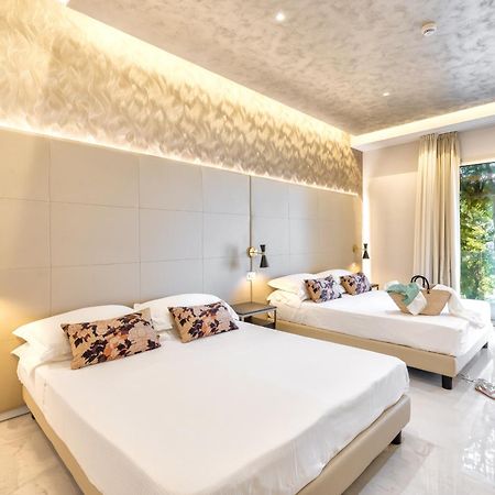 Hotel Mondial Римини Экстерьер фото