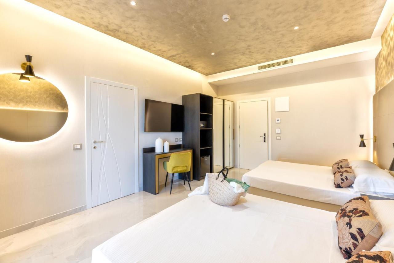 Hotel Mondial Римини Экстерьер фото