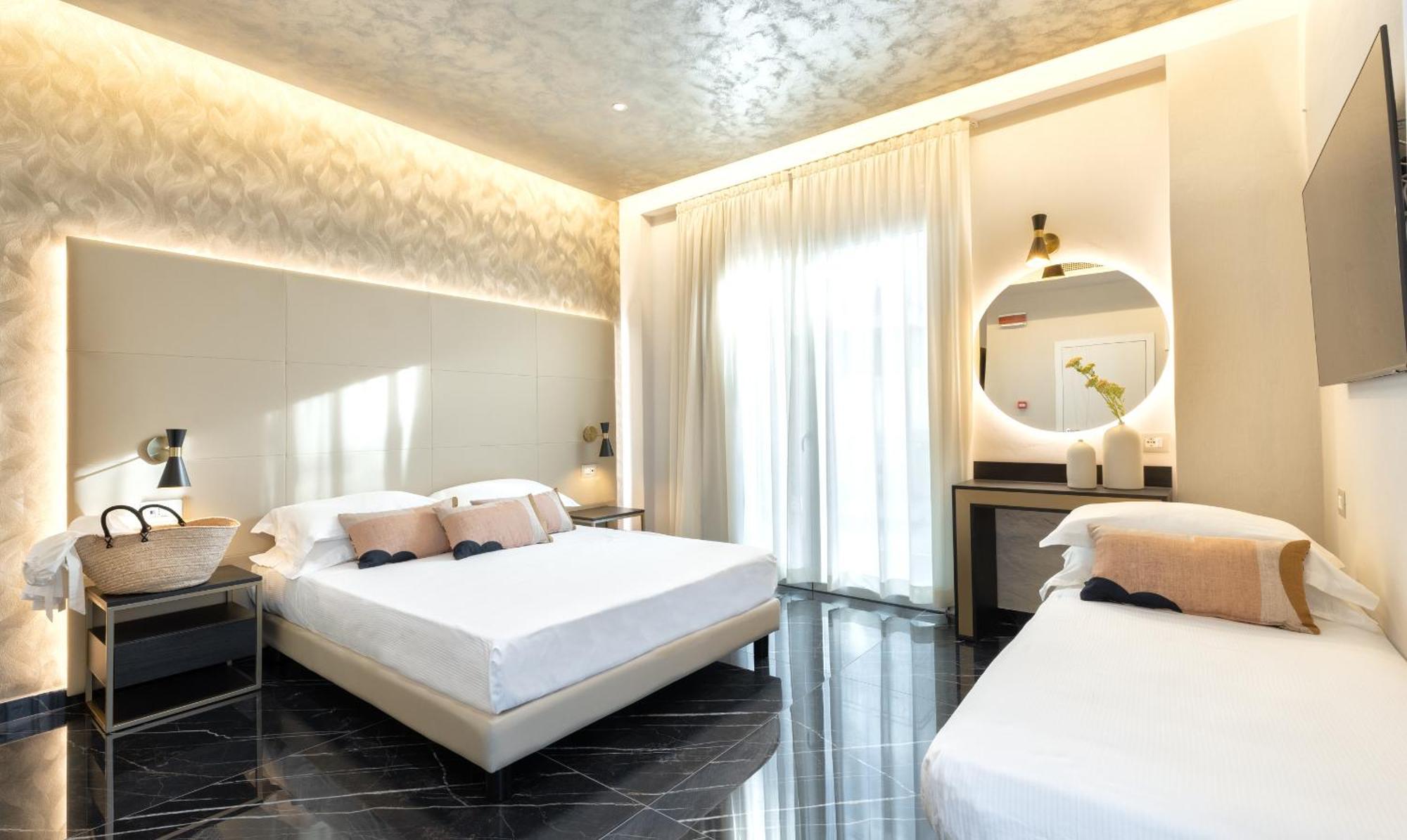 Hotel Mondial Римини Экстерьер фото