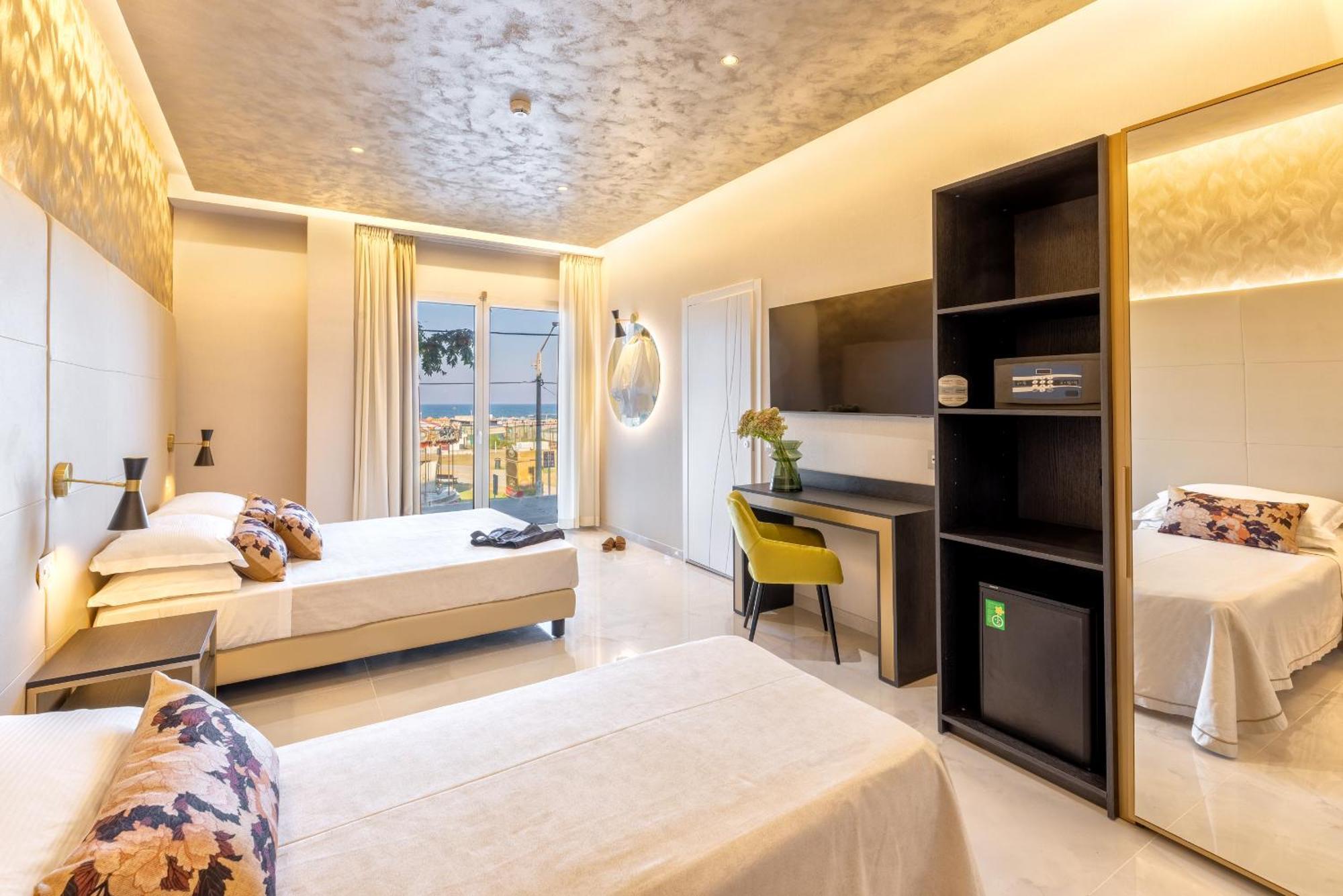Hotel Mondial Римини Экстерьер фото