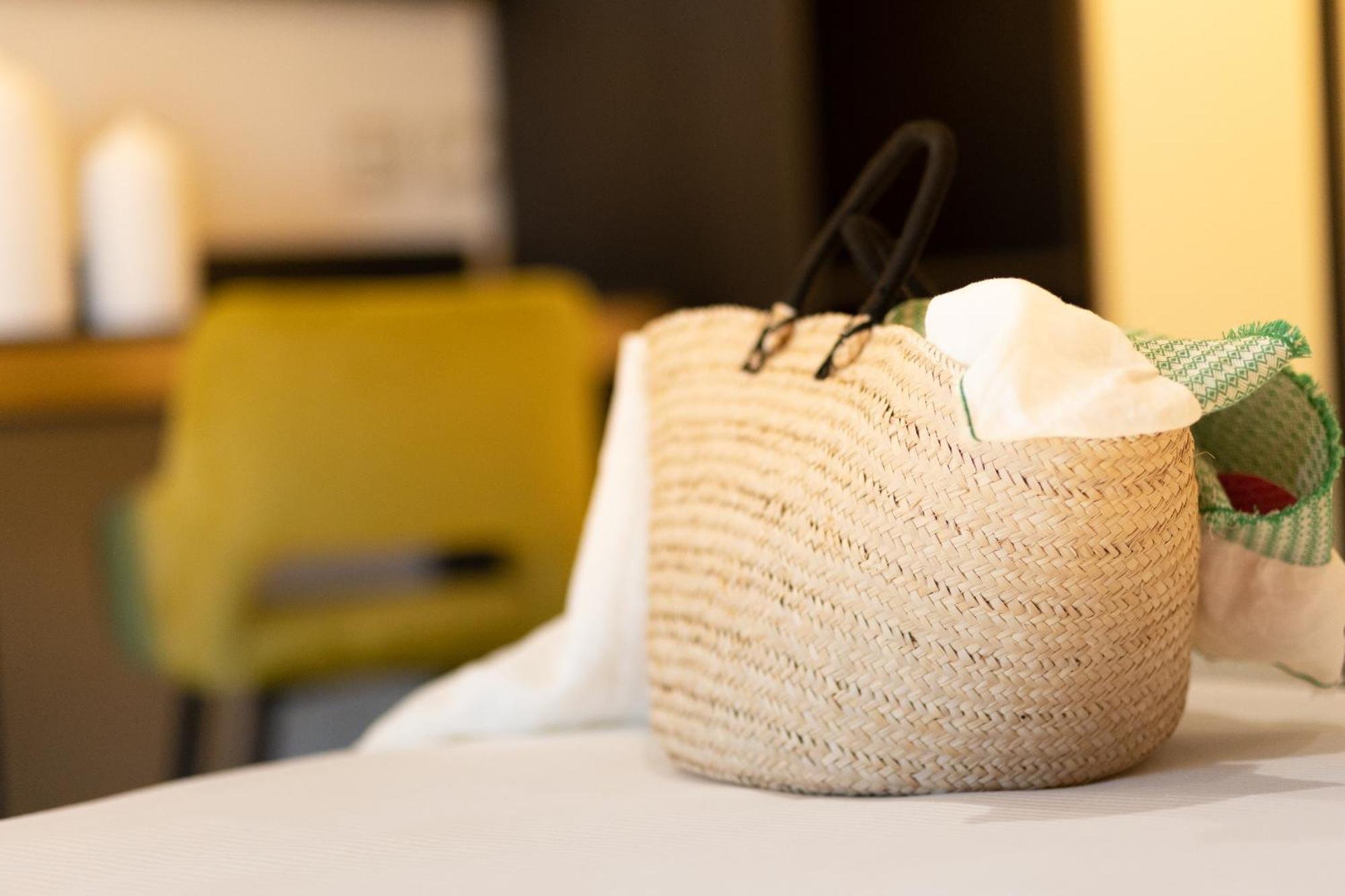 Hotel Mondial Римини Экстерьер фото